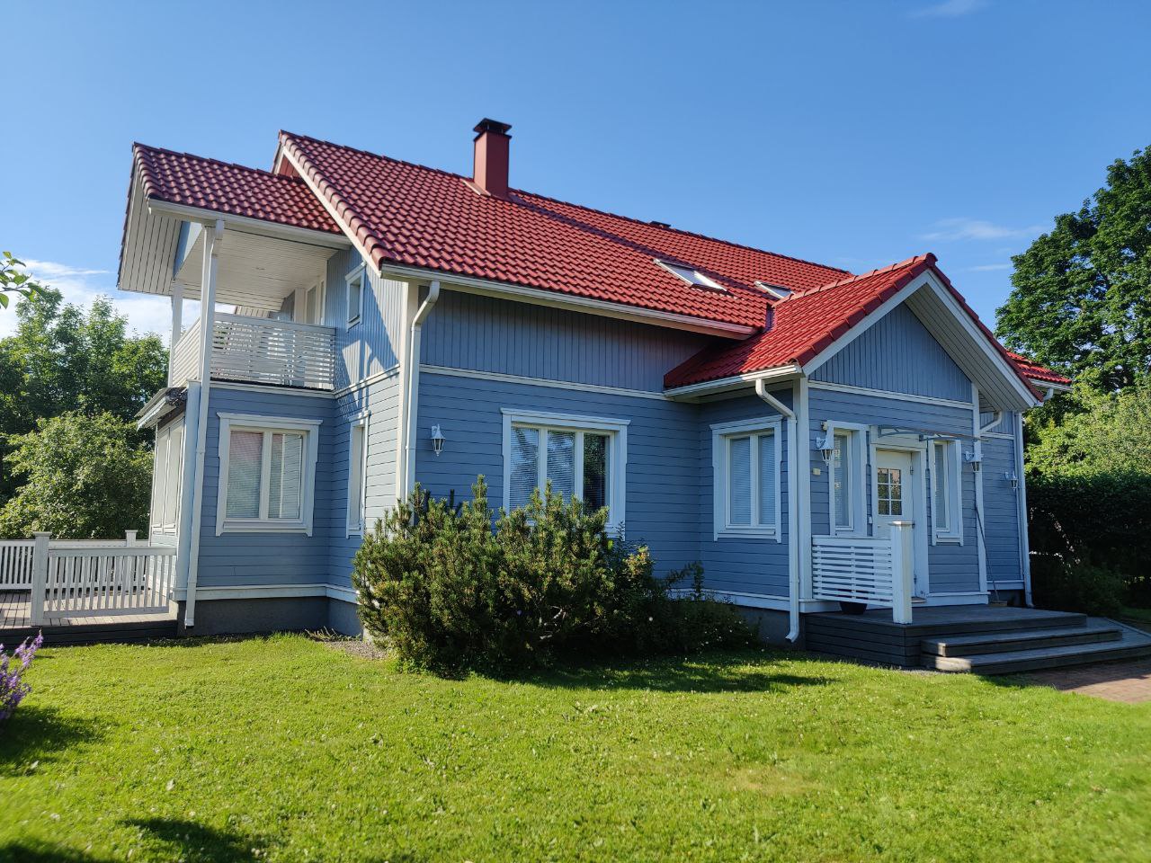 Omakotitalon tiilikaton pinnoitus Kangasalla